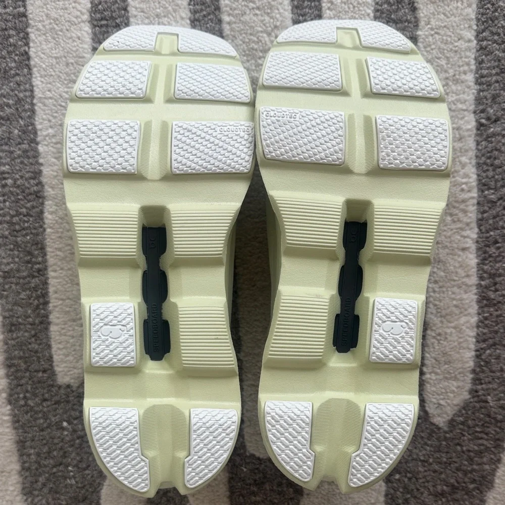 On Running Cloudmonster Women's Light Yellow Mesh Sneakers size 9.5